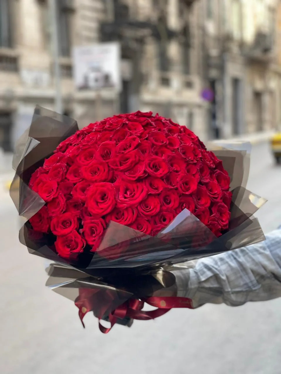 100 Red Roses Grand Bouquet